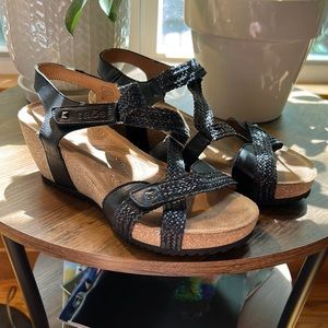 Taos black wedge sandals, barely worn, Size 39 (8.5)
